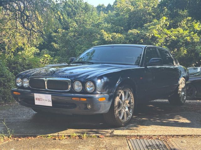 JAGUAR XJseries sedan