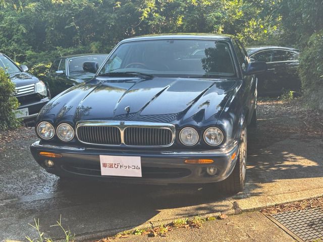 JAGUAR XJseries sedan