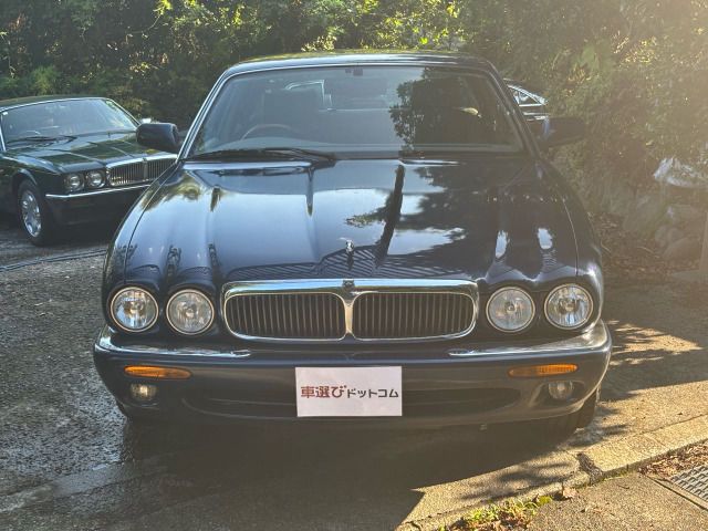 JAGUAR XJseries sedan