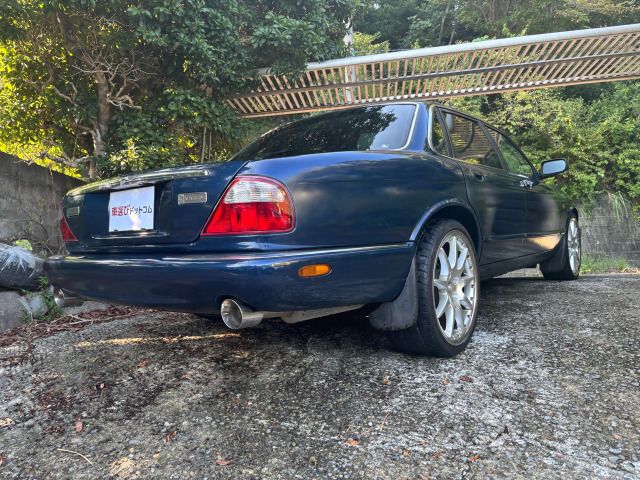 JAGUAR XJseries sedan