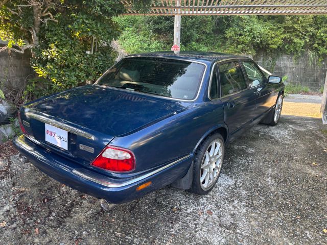 JAGUAR XJseries sedan