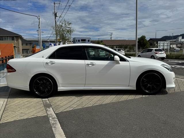 CROWN sedan