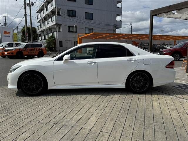 CROWN sedan