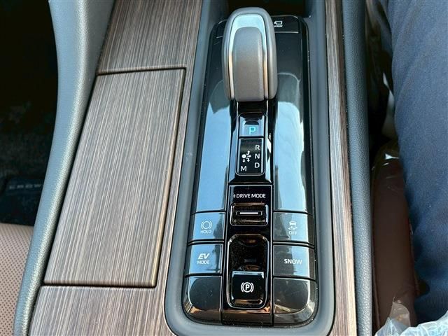 CROWN sedan hybrid