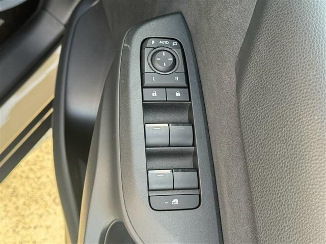 YARIS CROSS HYBRID