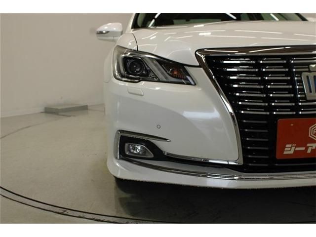 CROWN sedan hybrid