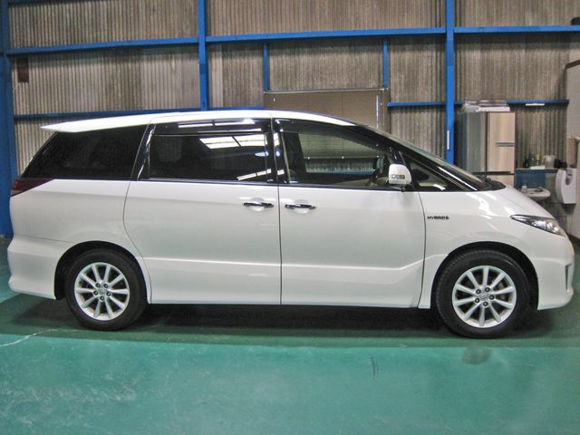 ESTIMA HYBRID 4WD