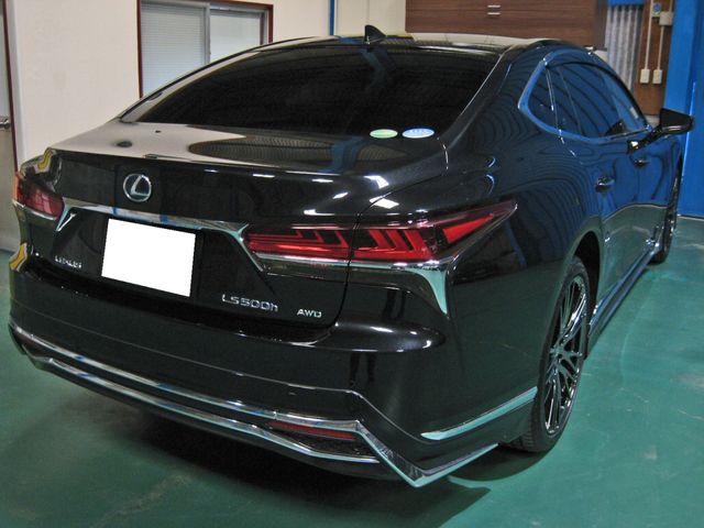 LEXUS LS500h 4WD
