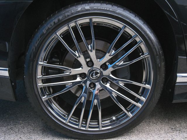 LEXUS LS500h 4WD