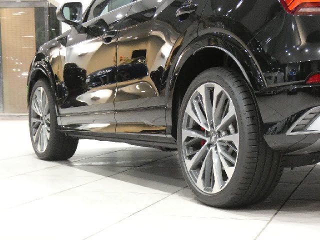 AUDI SQ2