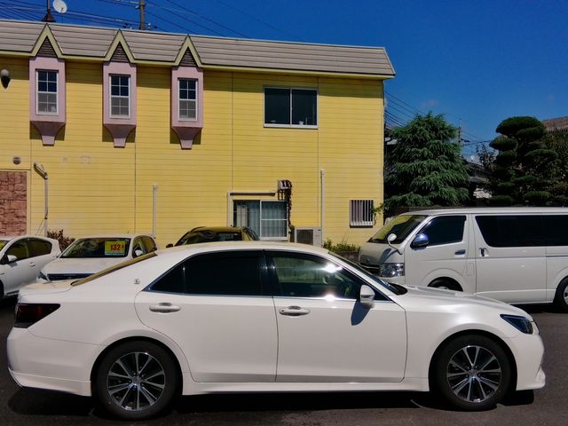 CROWN sedan