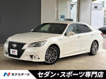 CROWN sedan hybrid
