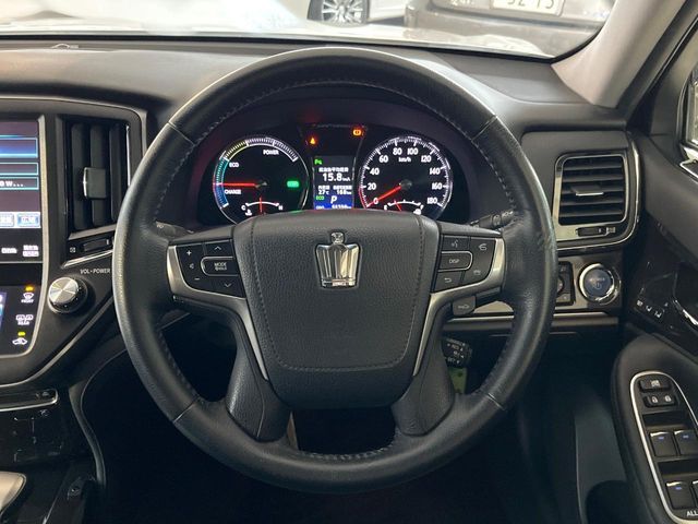 CROWN sedan hybrid