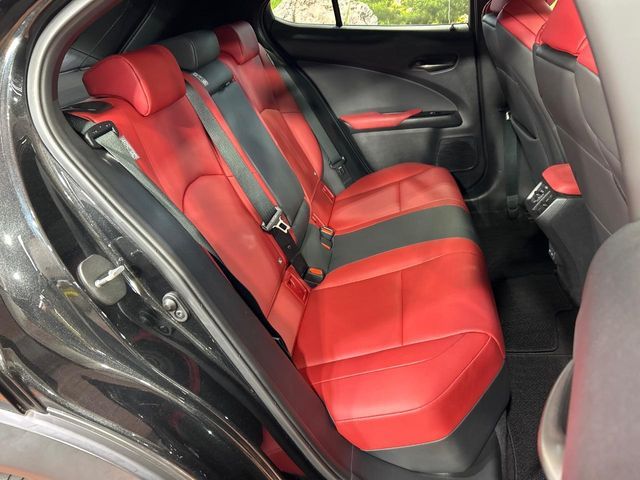 LEXUS UX200