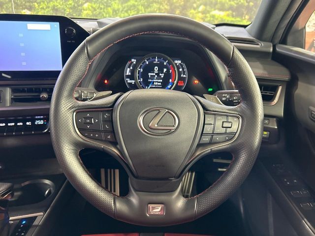 LEXUS UX200