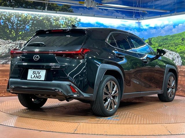 LEXUS UX200