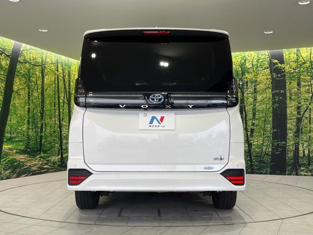 VOXY HYBRID 4WD