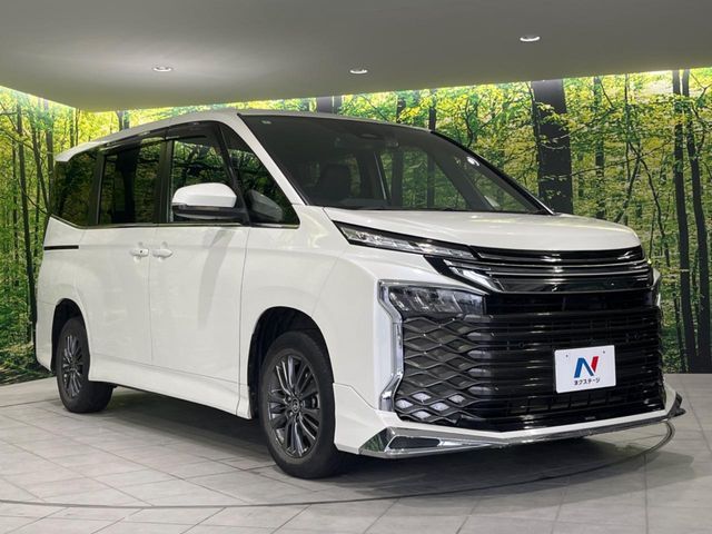 VOXY HYBRID 4WD