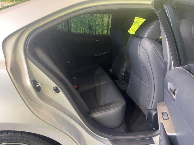 LEXUS IS300h