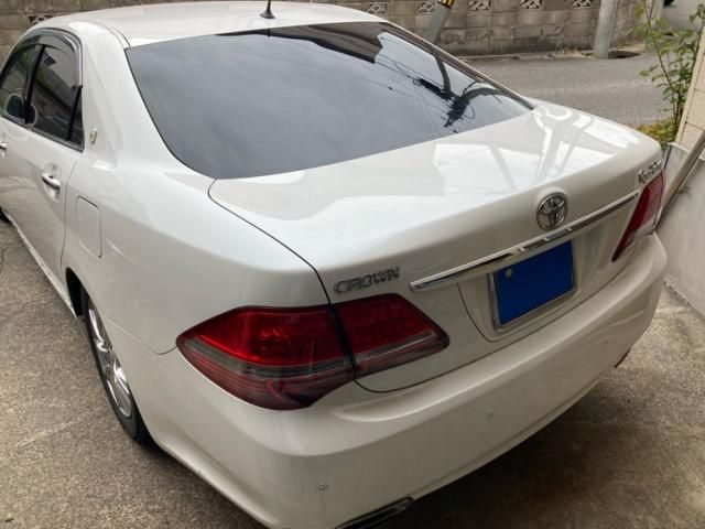 CROWN sedan
