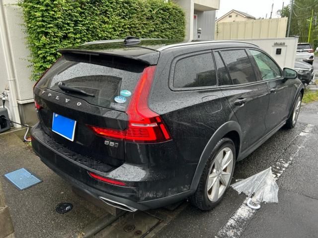 VOLVO V60 CROSS COUNTRY