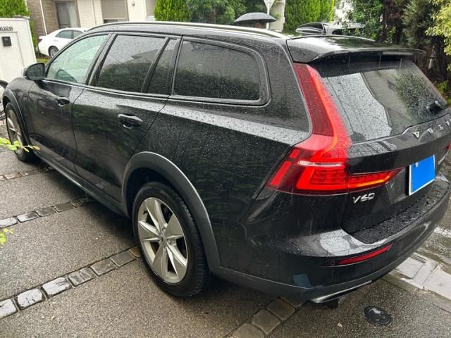 VOLVO V60 CROSS COUNTRY