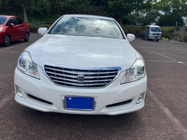 CROWN sedan