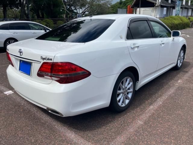 CROWN sedan