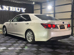 CROWN sedan hybrid
