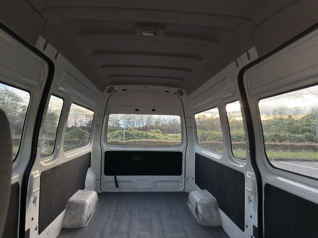 NV350 CARAVAN 4WD