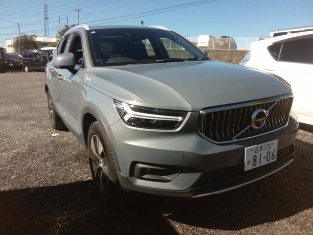 VOLVO XC40