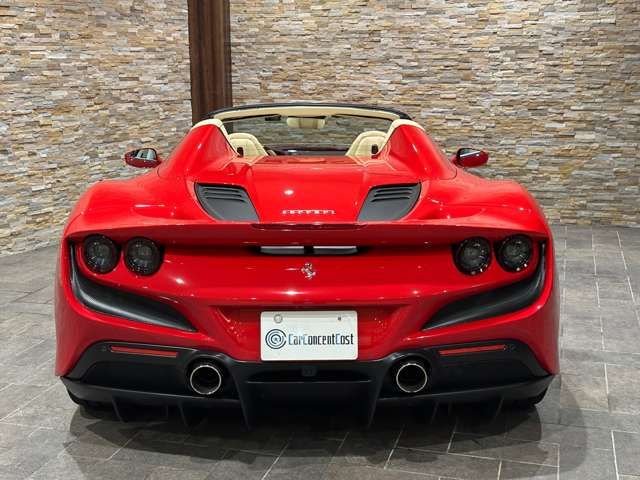 FERRARI F8 Spider