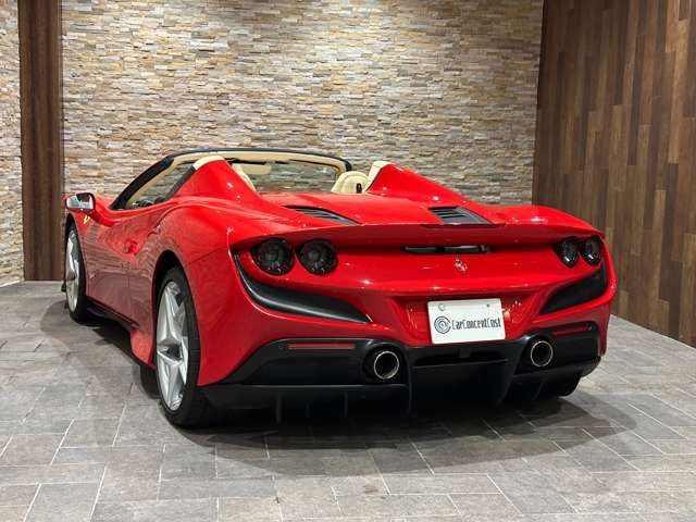 FERRARI F8 Spider