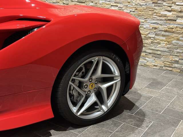 FERRARI F8 Spider