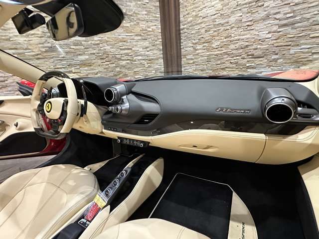 FERRARI F8 Spider