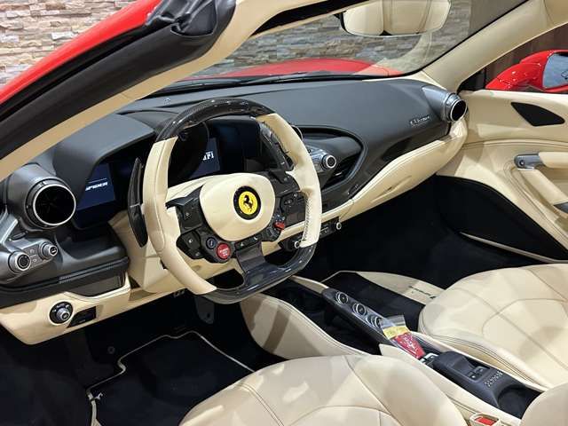 FERRARI F8 Spider