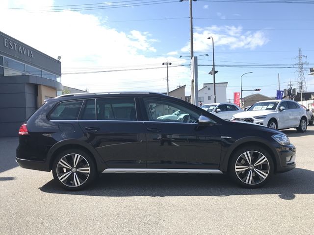 VOLKSWAGEN GOLF Alltrack