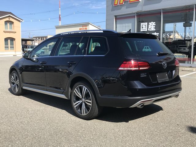 VOLKSWAGEN GOLF Alltrack