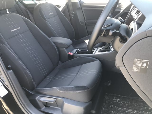 VOLKSWAGEN GOLF Alltrack