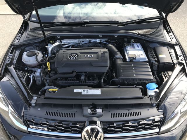 VOLKSWAGEN GOLF Alltrack