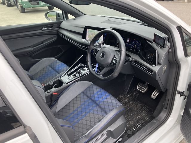 VOLKSWAGEN GOLF R