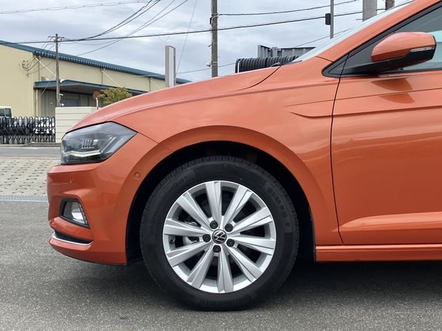 VOLKSWAGEN POLO