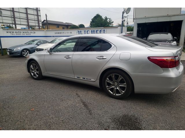 LEXUS LS600h