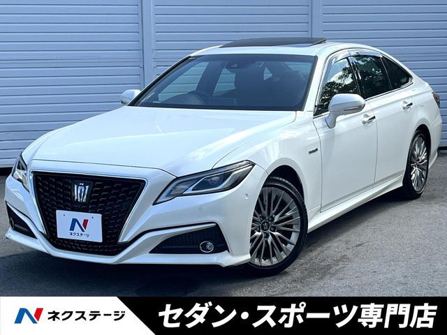 CROWN sedan hybrid