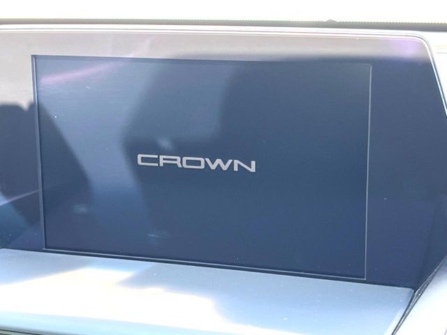 CROWN sedan hybrid