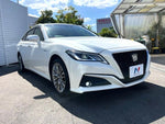 CROWN sedan hybrid