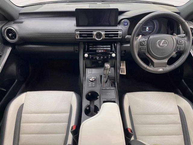 LEXUS IS300h