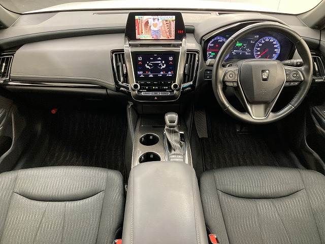 CROWN sedan hybrid