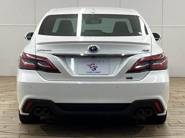 CROWN sedan hybrid