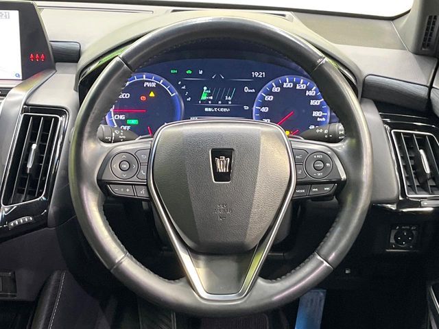 CROWN sedan hybrid